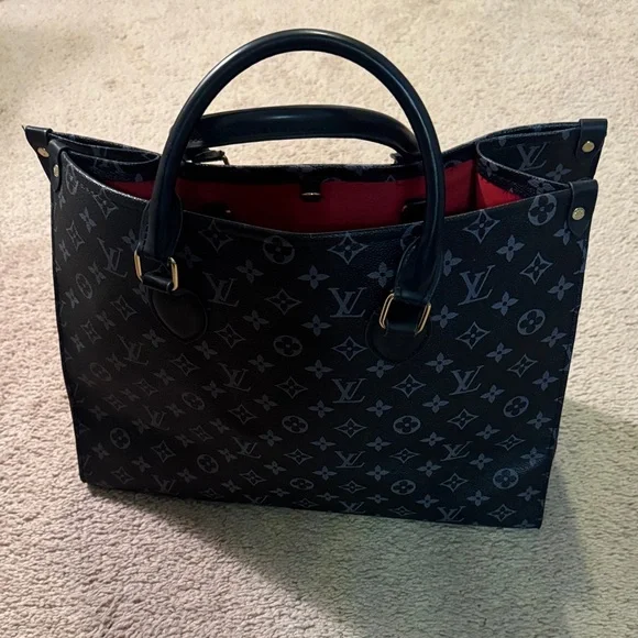 Chic Black Monogram Tote Bag - Picture 4 of 12